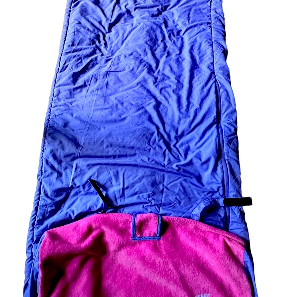 Girls princess sleeping bag has pillow pocket and Velcro to secure